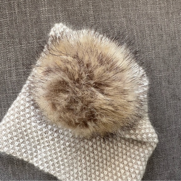 Knitted Pom Pom hat - Picture 3 of 3